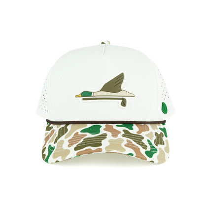 Duck rope hat in white with camo bill, 5-panel, front view | White/Camo / 5 Panel